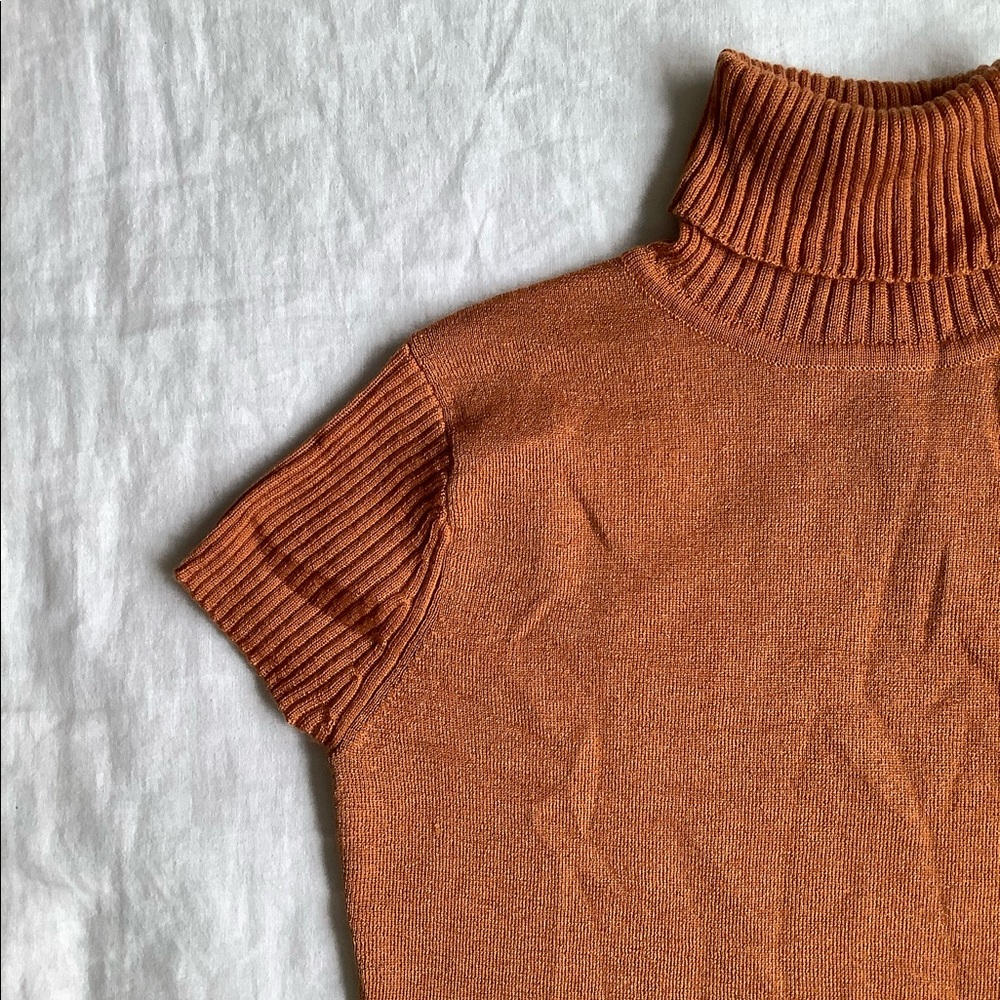 Burnt yellow shimmering short sleeve turtleneck